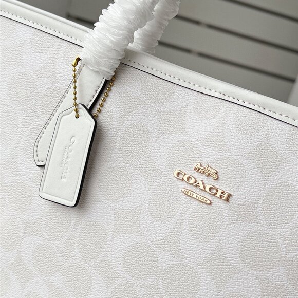 Coach City Tote Bag in Signature Canvas - Picture 7 of 9